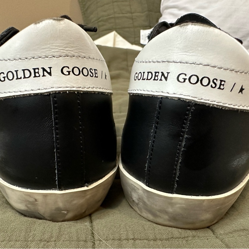 Golden Goose classic B&W sneaker. - Picture 2 of 7